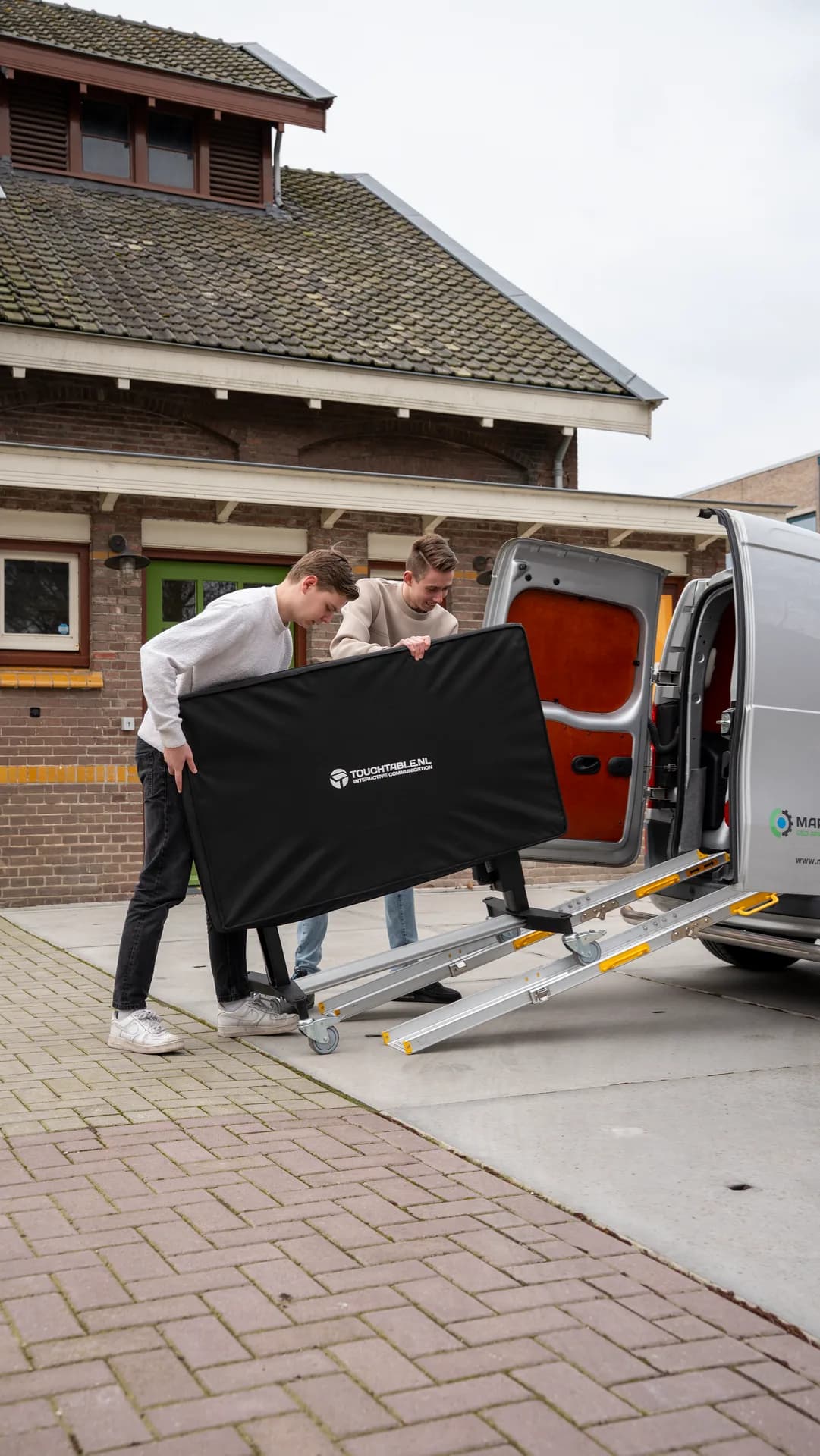 TouchTable in transport van open